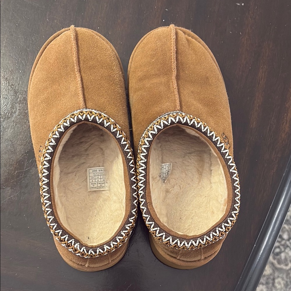 Tasman uggs women’s size 8